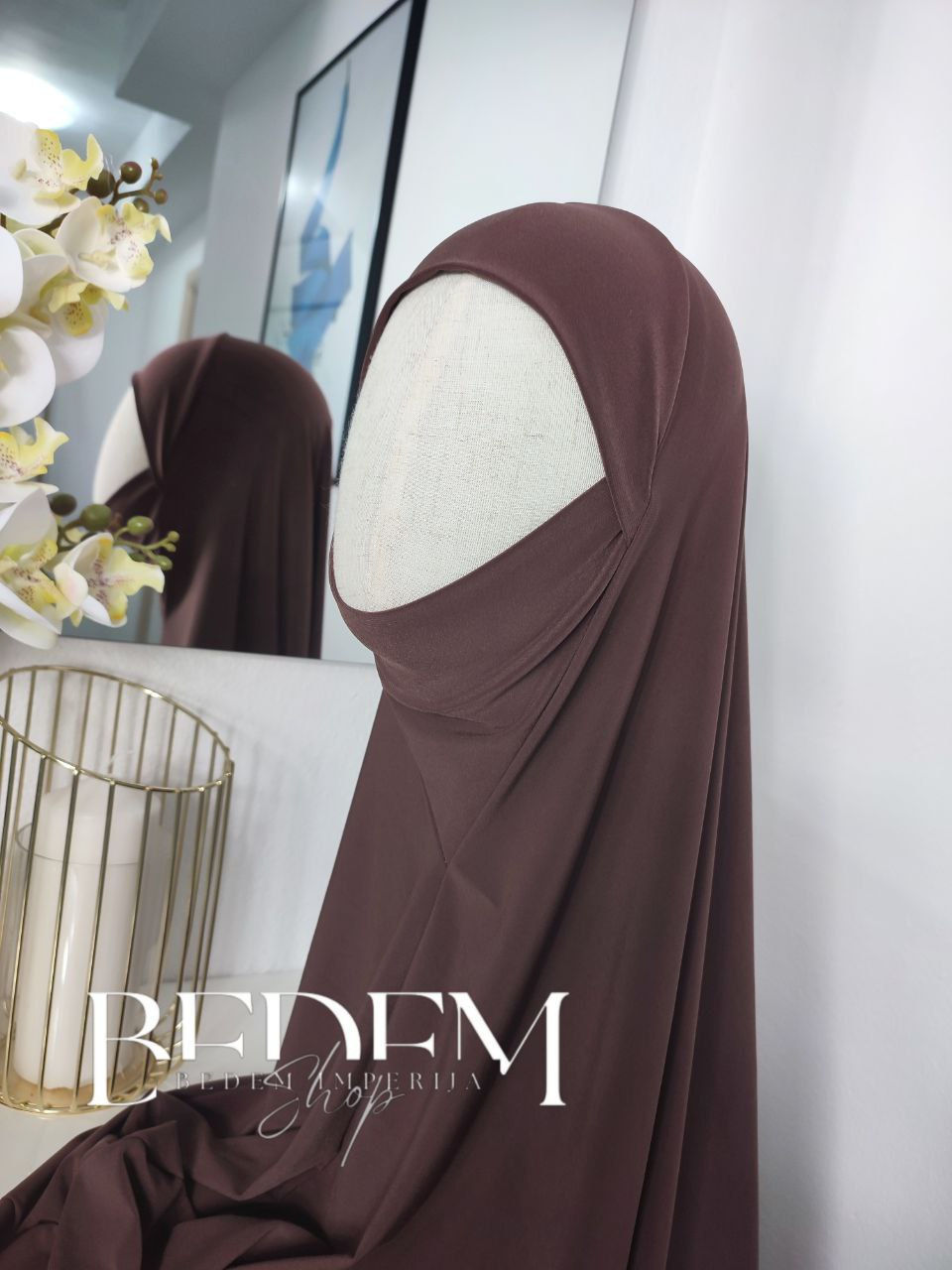 Thumbnail: Velik in širok khimar s podbradnikom