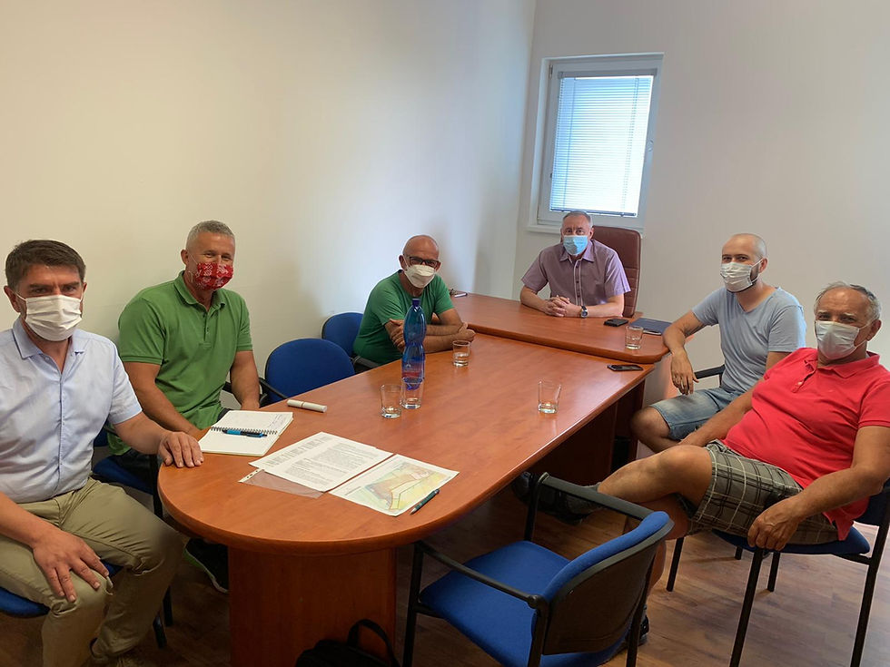 V roku 2021 inicioval Ladislav Bučík stretnutie s národným cyklokoordinátorom Petrom Kľučkom, starostom obce Miloslavov Milanom Baďanským a starostom obce Dunajská Lužná Petrom Némethom. Jednou z hlavných tém diskusie bolo aj prepojenie obcí Dunajská Lužná a Miloslavov cyklotrasou. Hoci realizácia projektu trvala ešte niekoľko rokov, dnes sa už môžeme po tejto trase pohodlne prevážať a využívať výsledok spoločného úsilia v praxi.