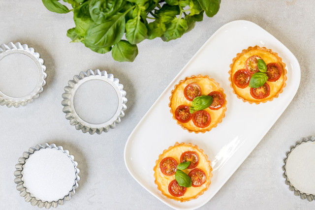Miniatyrbild: Loose Base Tart Tins - Set of Six 10cm