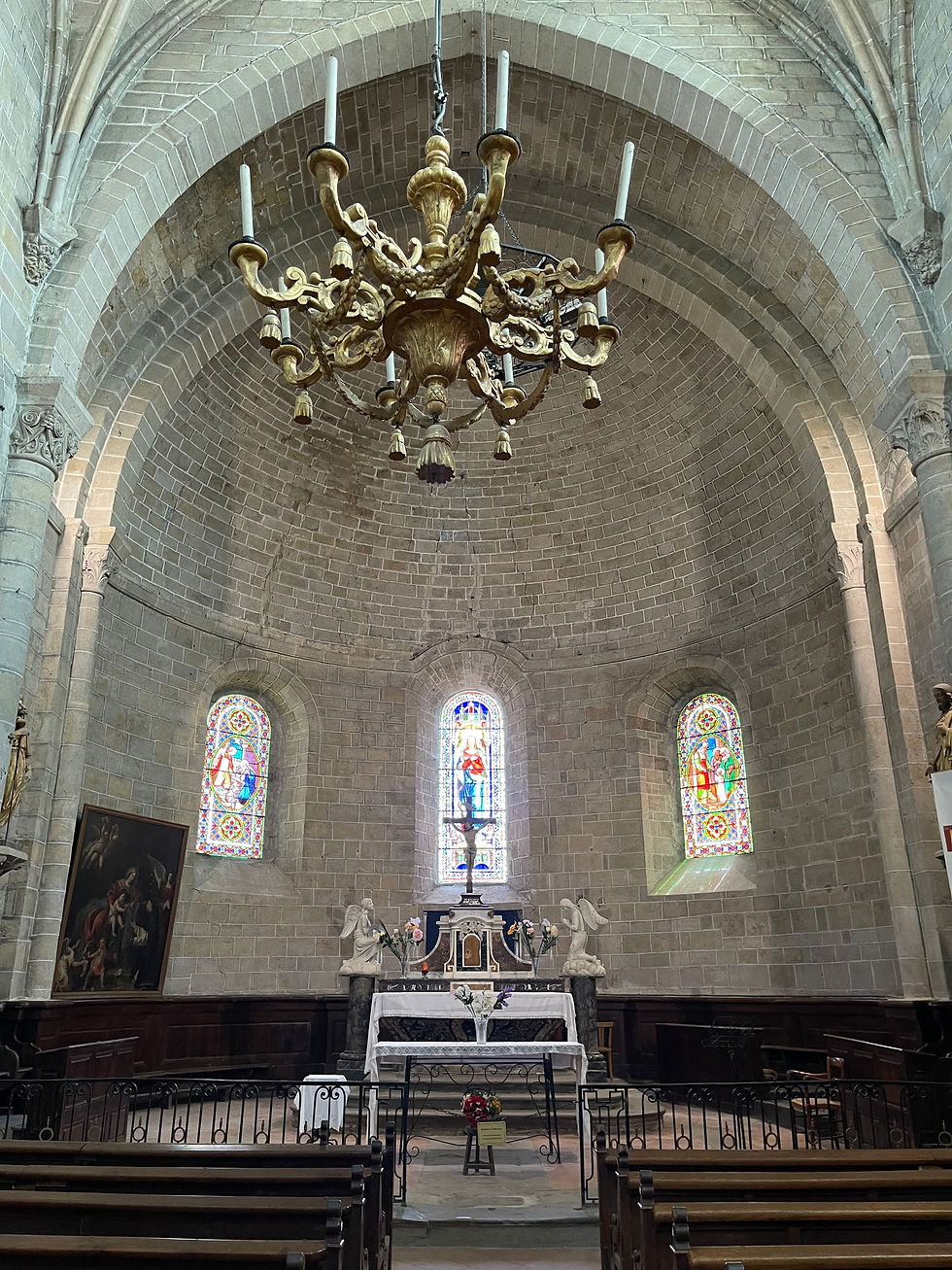 The stunning 'cul-de-four' vault of the chancel at Abbaye de Saint-Hilaire, showcasing exquisite stonework.