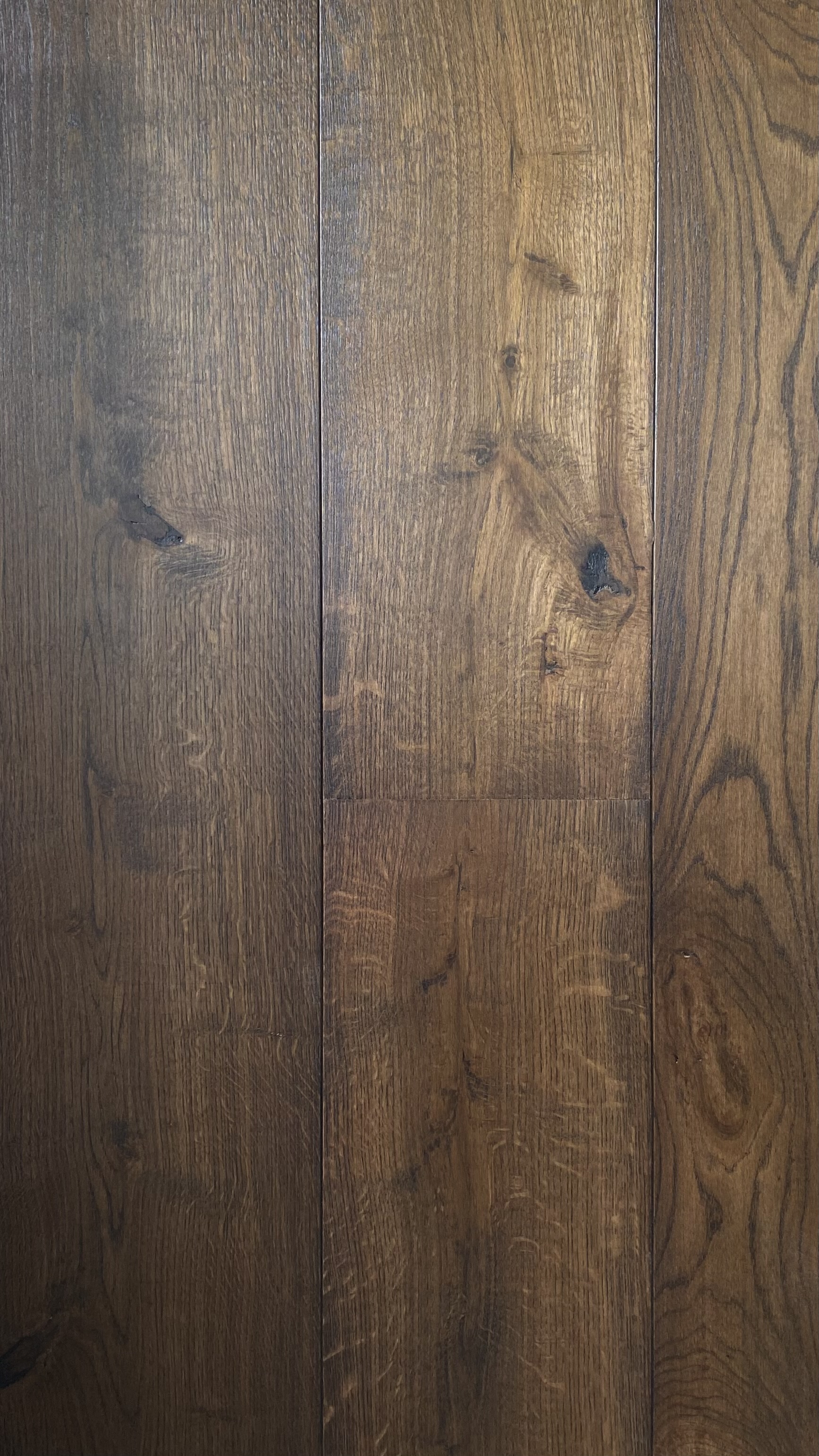Black 50 Brushed
European Oak 
260x21mm
Character grade
Product code: WF220
