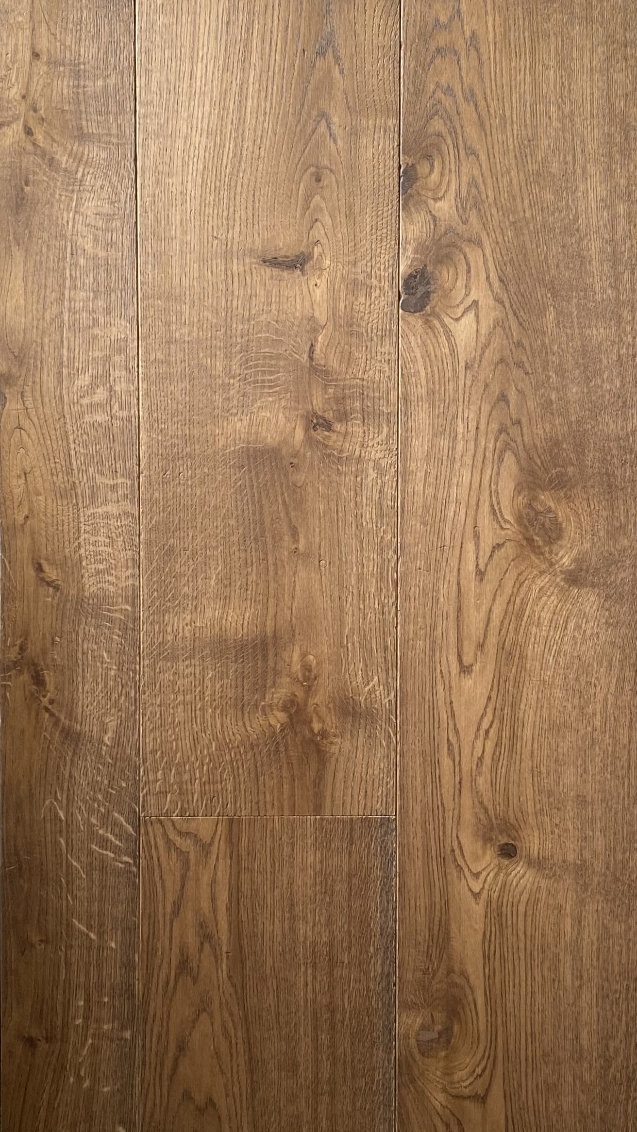 Antique Tumbled
European Oak 
260x21mm
Character grade
Product code: WF152
