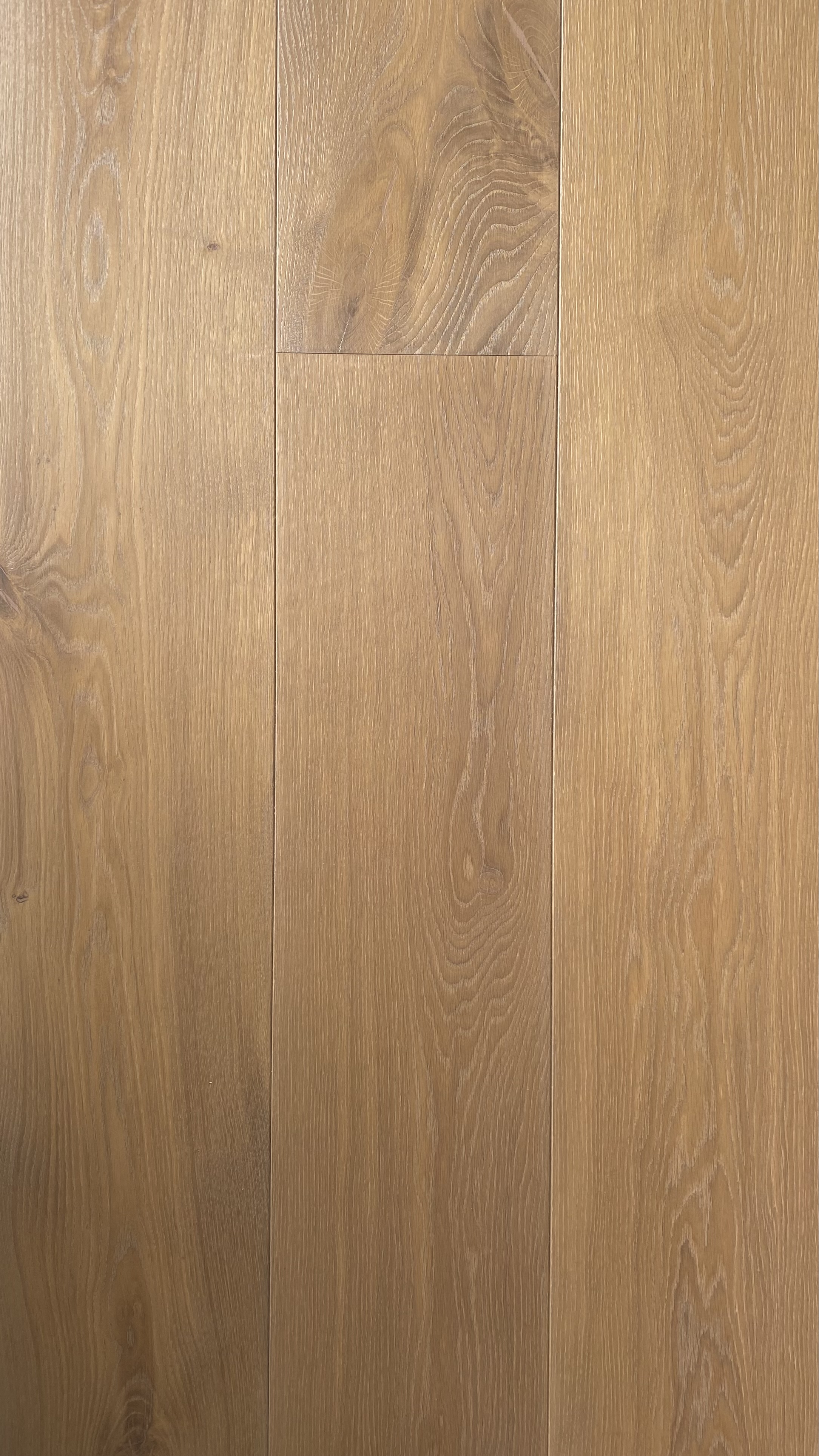 Light Smoked Subtle Grey Brushed
European Oak 
220x21mm
Character grade
Product code: WF290
