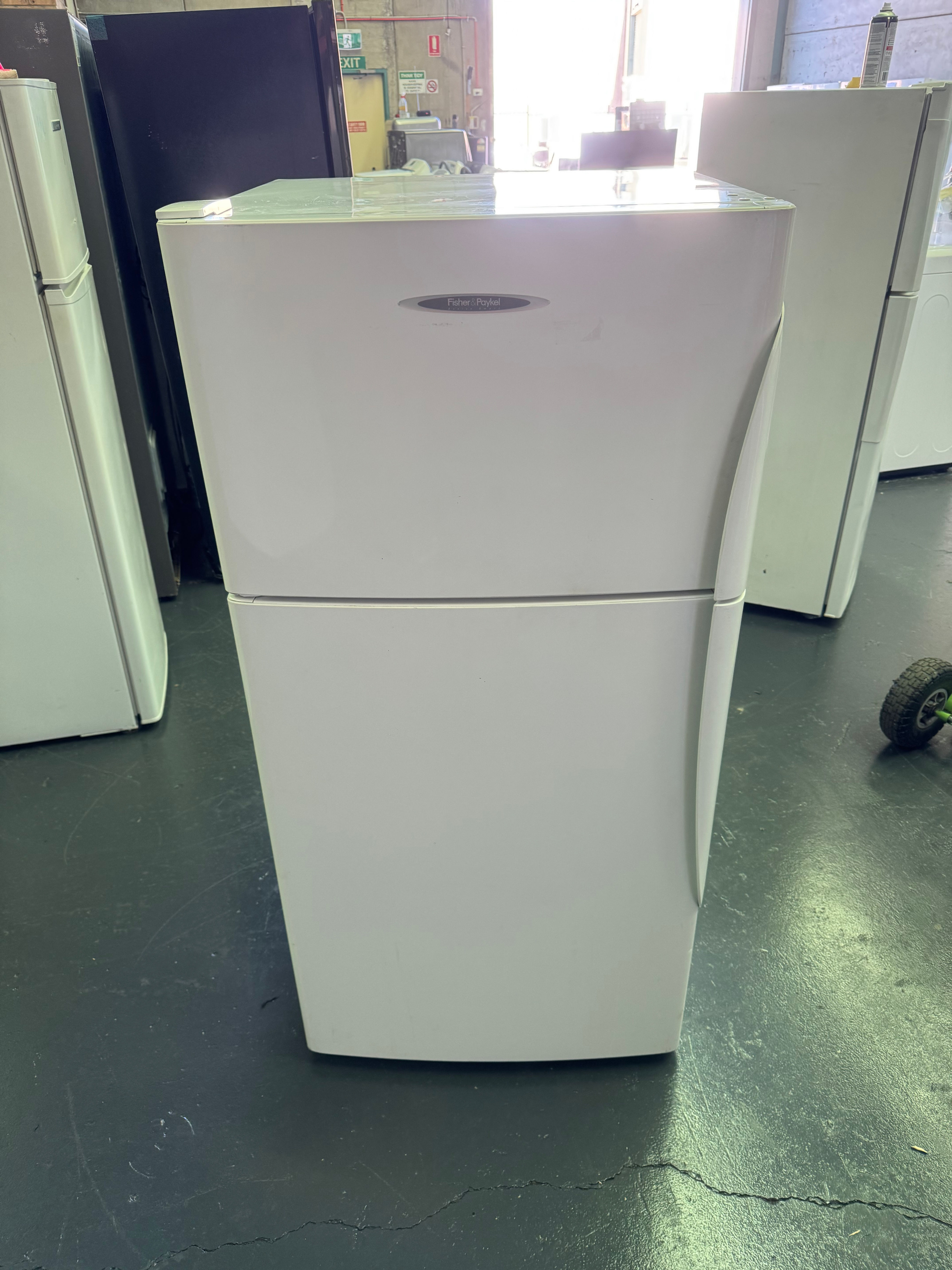356L Fisher & Paykel Top Mount Fridge (F953)