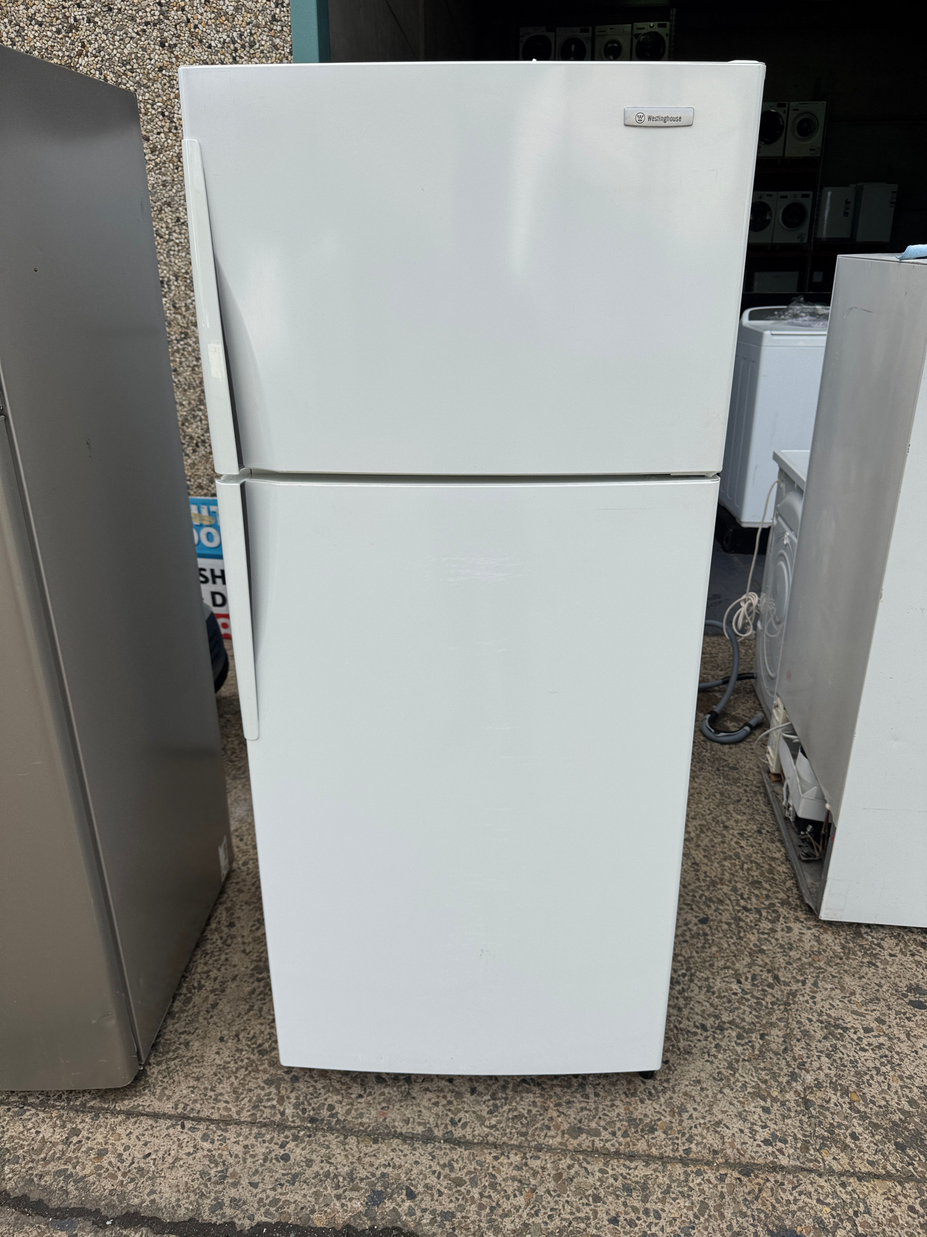 420L Westinghouse Top Mount Fridge (F1085)