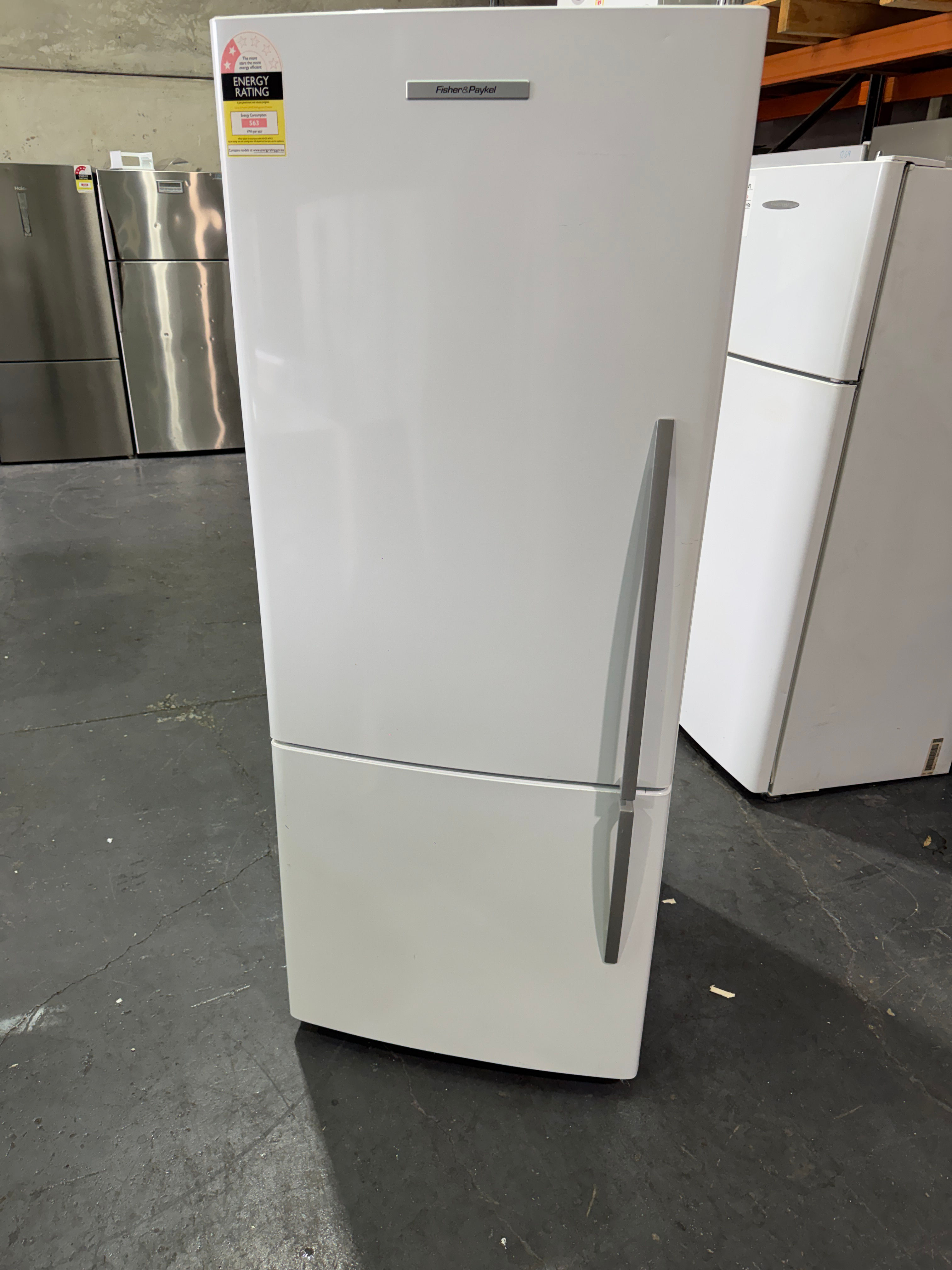 442L Fisher & Paykel White Bottom Mount Fridge (F1498)