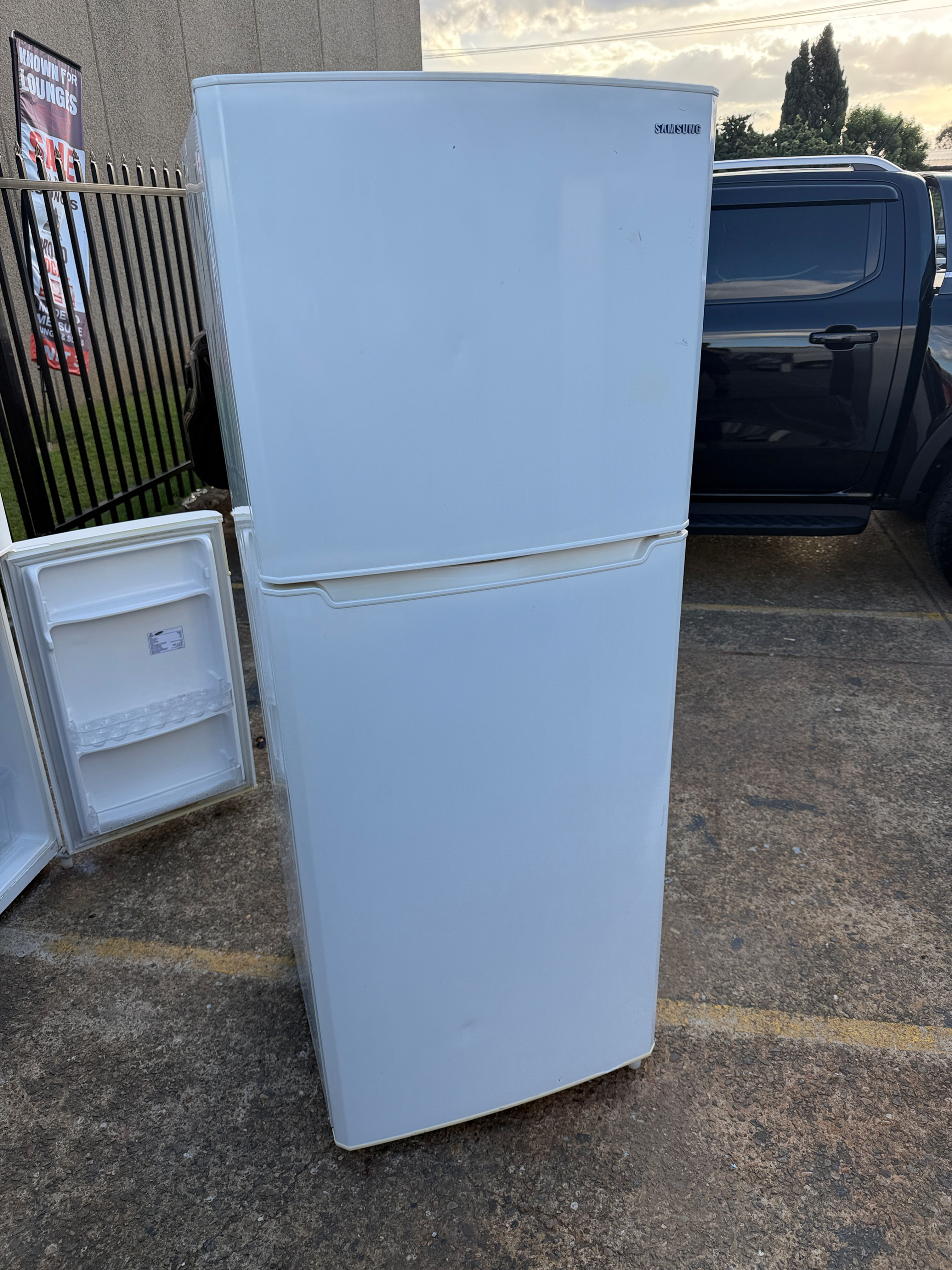 396L Samsung Top Mount Fridge (F1021)