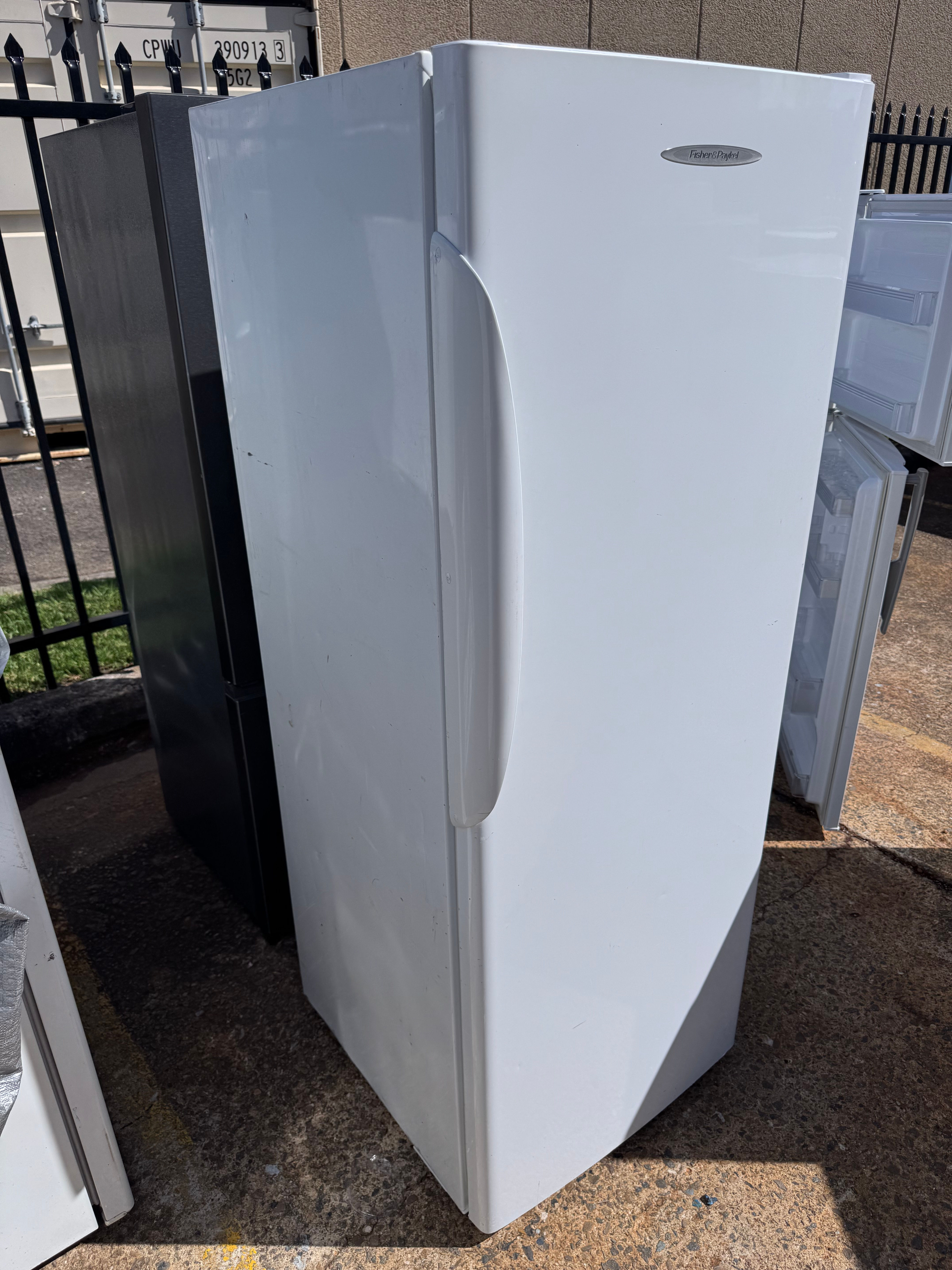 389L Fisher & Paykel Vertical Freezer (F891)