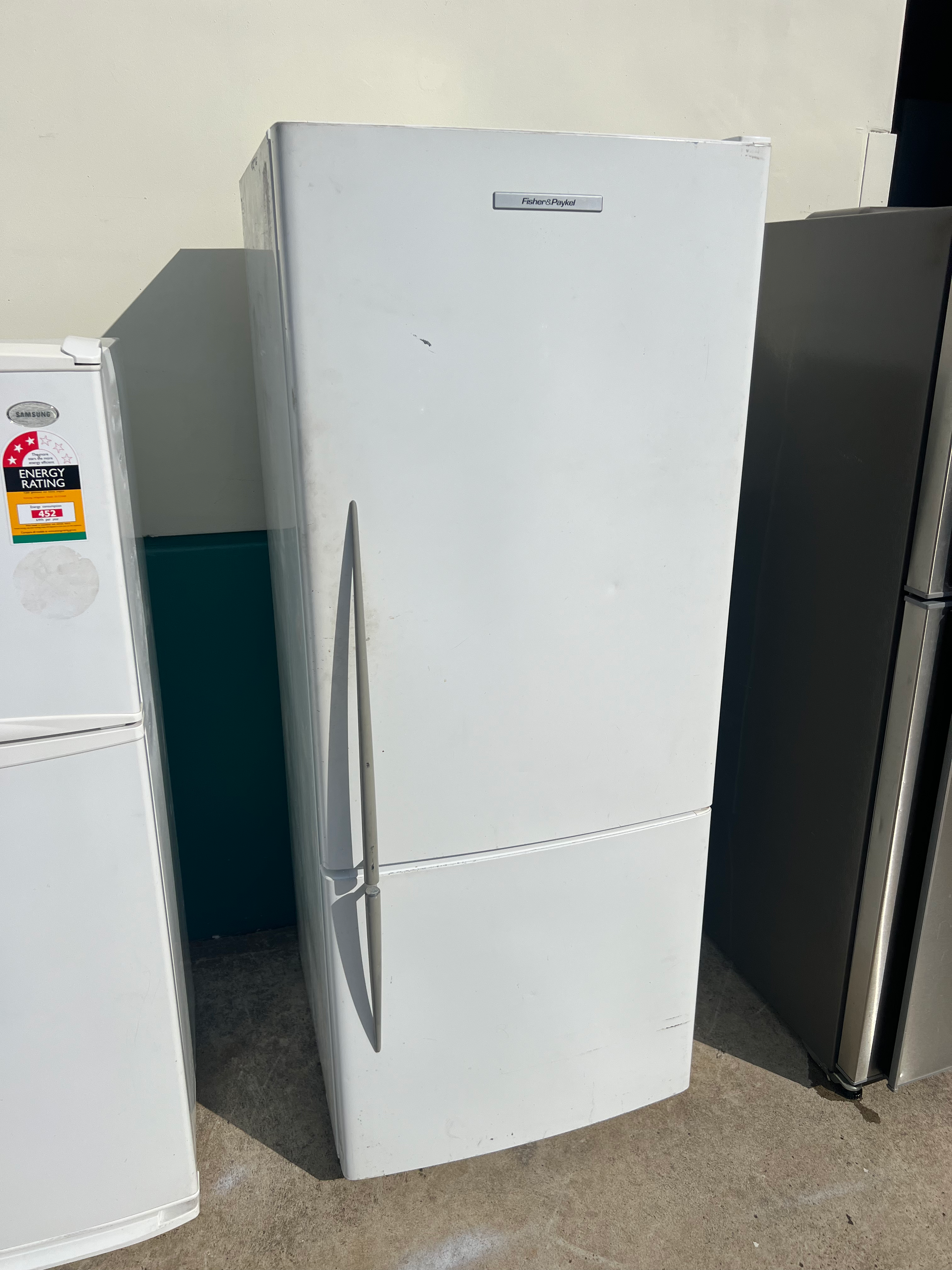 442L Fisher & Paykel Bottom Mount Fridge (F768)