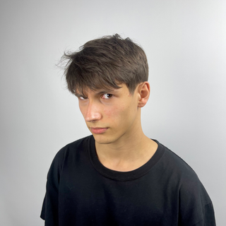 Стрижка з природною укладкою без зайвого об’єму
