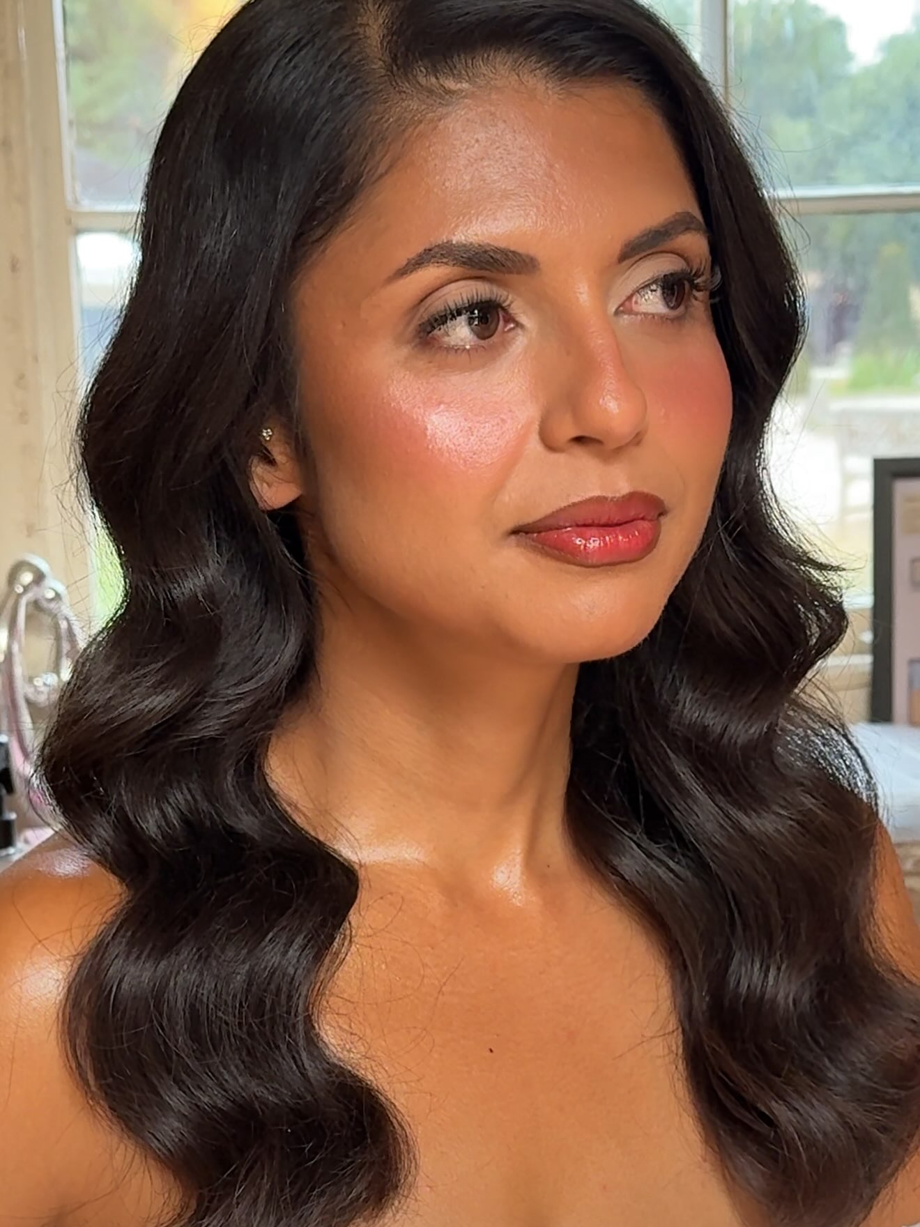 Bride with dark Hollywood waves