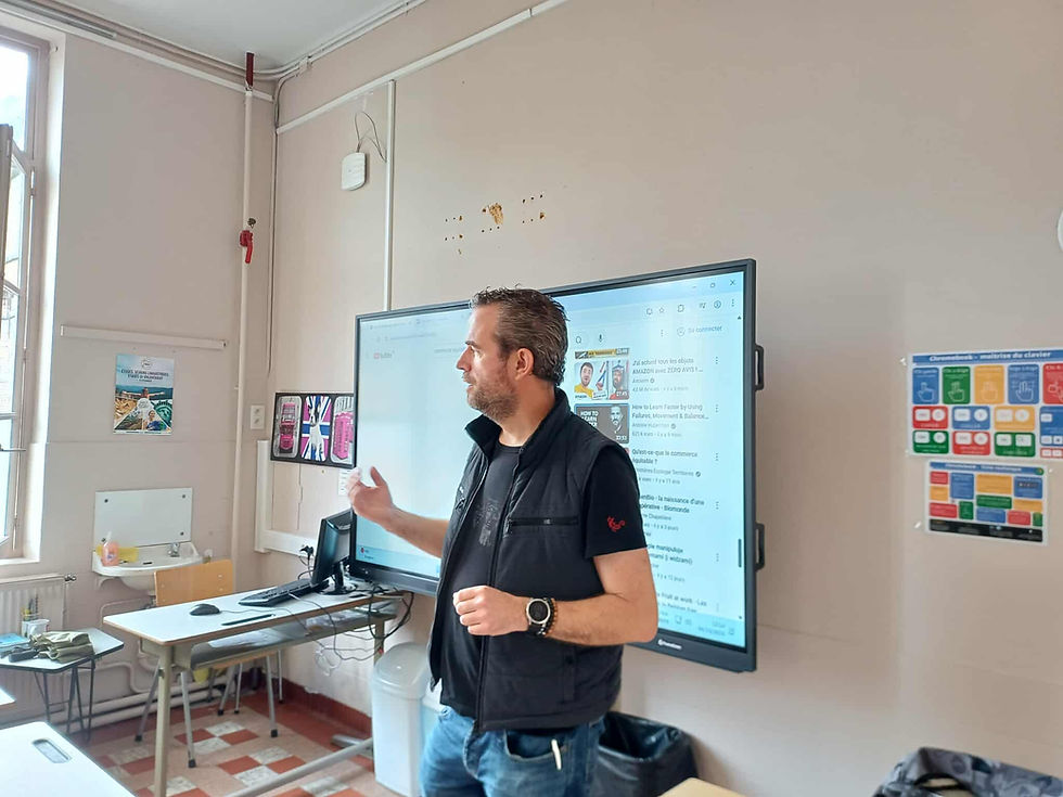 Échanges avec les étudiants de Commerce extérieur ce samedi matin à l'ESA Namur (04-10-2025)