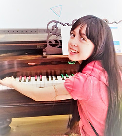 Sadie Wilson-Artist-musician at Hit Lang School