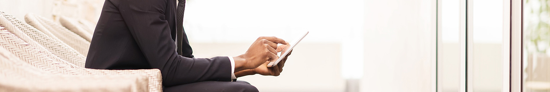 Confiant d'affaires en attente d'une ent