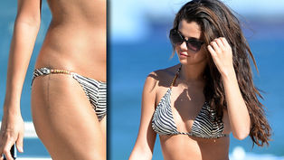 Selena Gomez exibe nova tatuagem durante folga em Miami