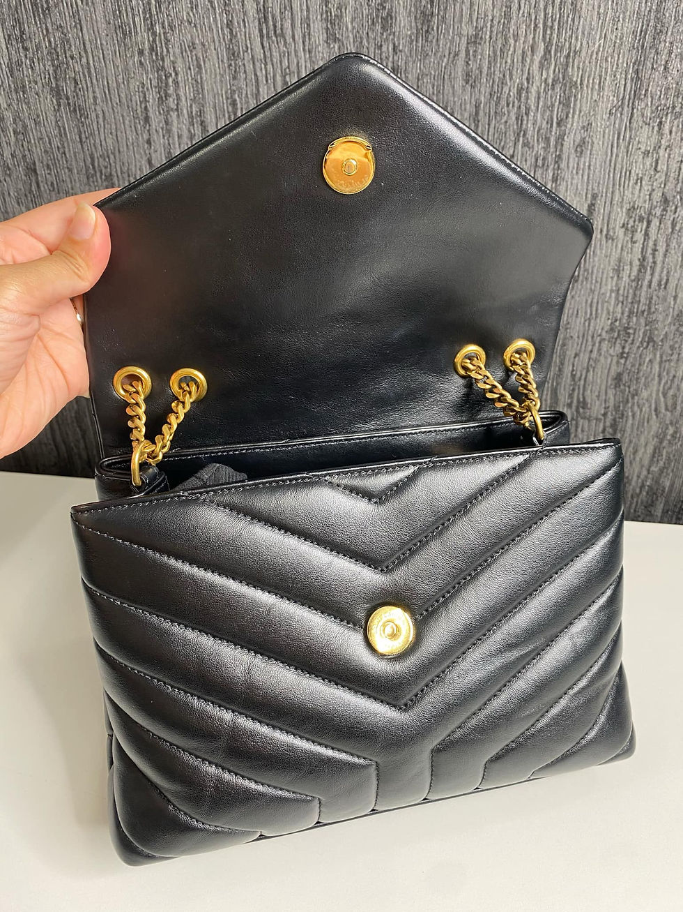 Thumbnail: Saint Laurent Loulou Medium YSL Shoulder Bag in Quilted Leather