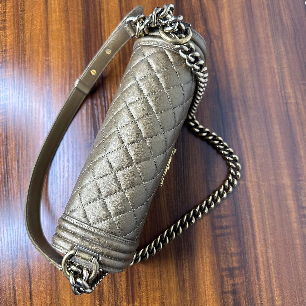 Thumbnail: Chanel Boy Gold lambsking GHW - Medium