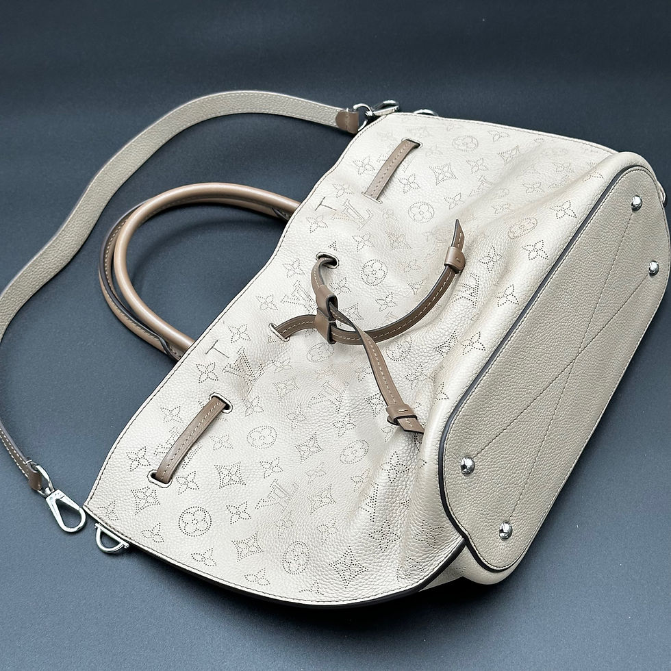 Thumbnail: Louis Vuitton Girolata Handbag in Cream Mahina Leather