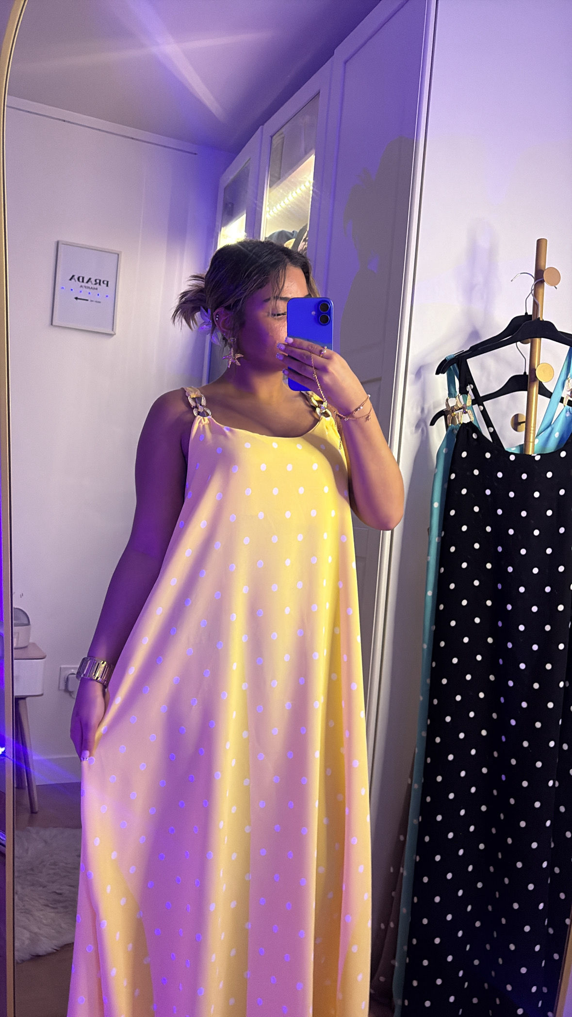 Robe à point jaune