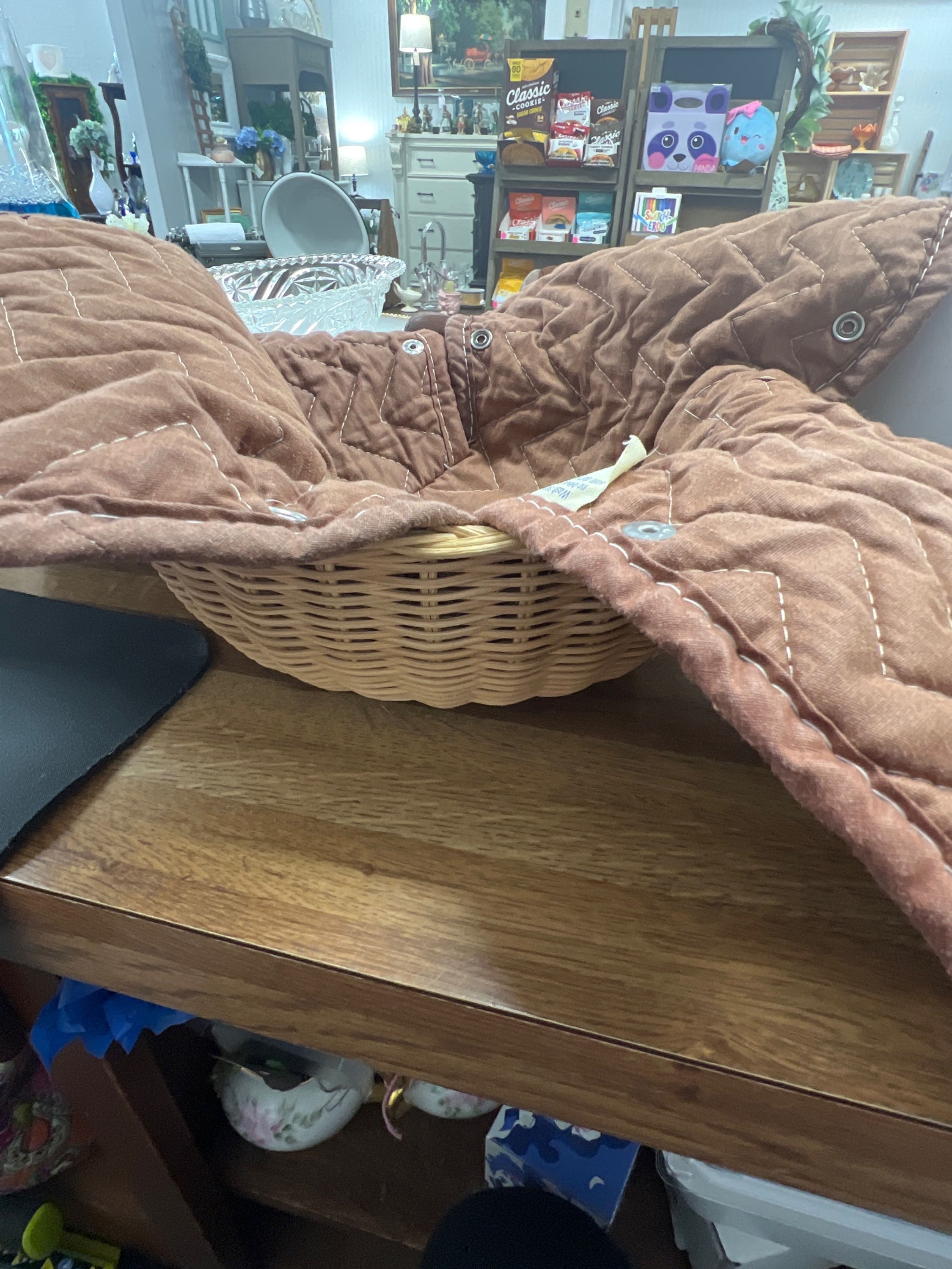 DM100 Vintage Bread Basket 