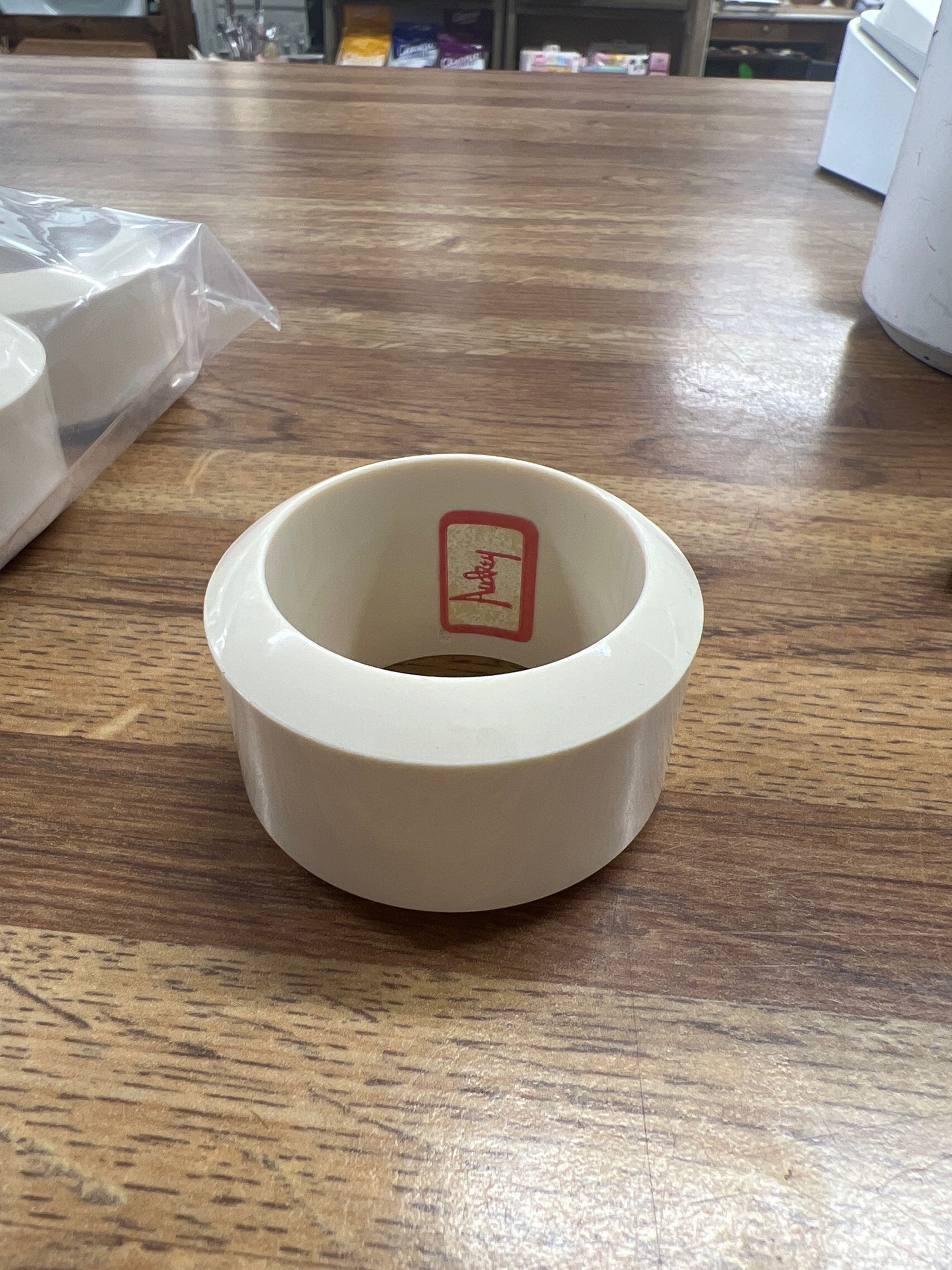 DM100 Cream Napkin Rings 6pc Set