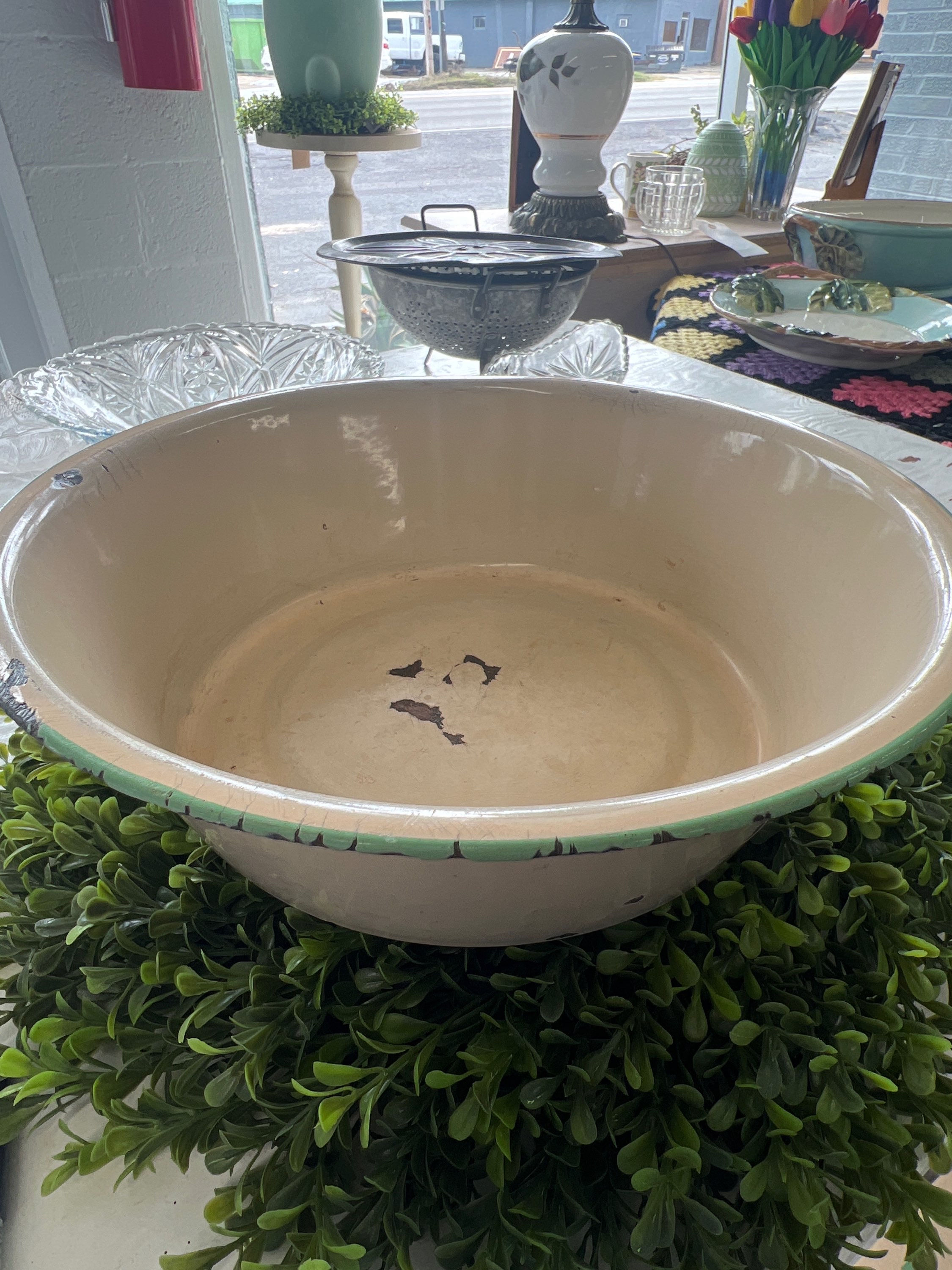 DM100 Vintage Enamel Cream & Green Cake Pan