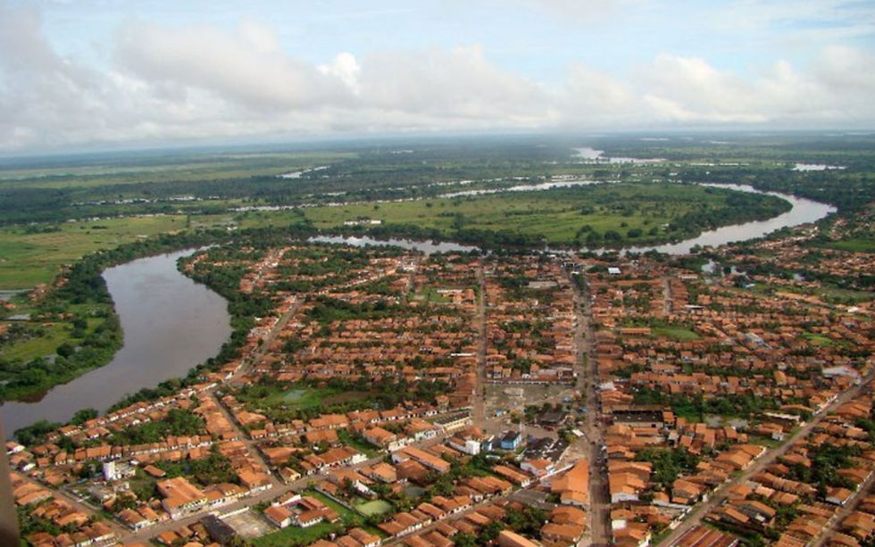 Vista aérea de Arari, banhada pelo Mearim