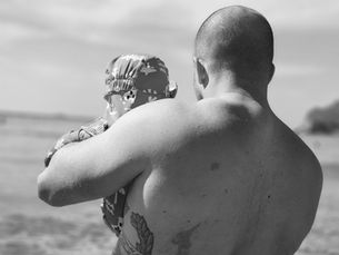 FIT VIII Personal Training in Kronberg Werteorientierung Vater und Sohn Strand