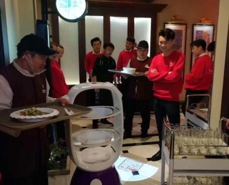 縮圖：Avoid contact during the outbreak T1 humanoid food delivery robot Hotel