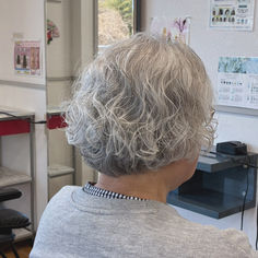 【グレイヘア×時短パーマ】ふんわり上品に。1ヶ月前のパーマを活かしてカット仕上げ|笠間市SAY-21