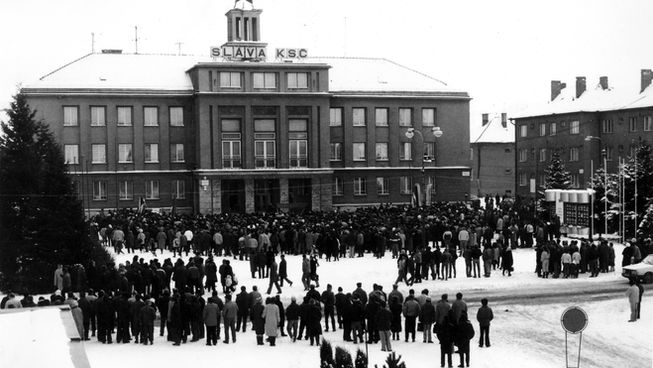 VIDEO Deň, kedy sa zrodila sloboda! Po 24 rokoch sa stal tento pondelok bežným