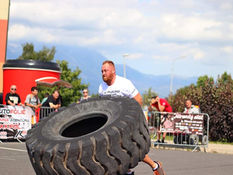 FOTO Potiahne aj 9-tonový kamión! Peter Leščinský bol výnimočný už v detstve
