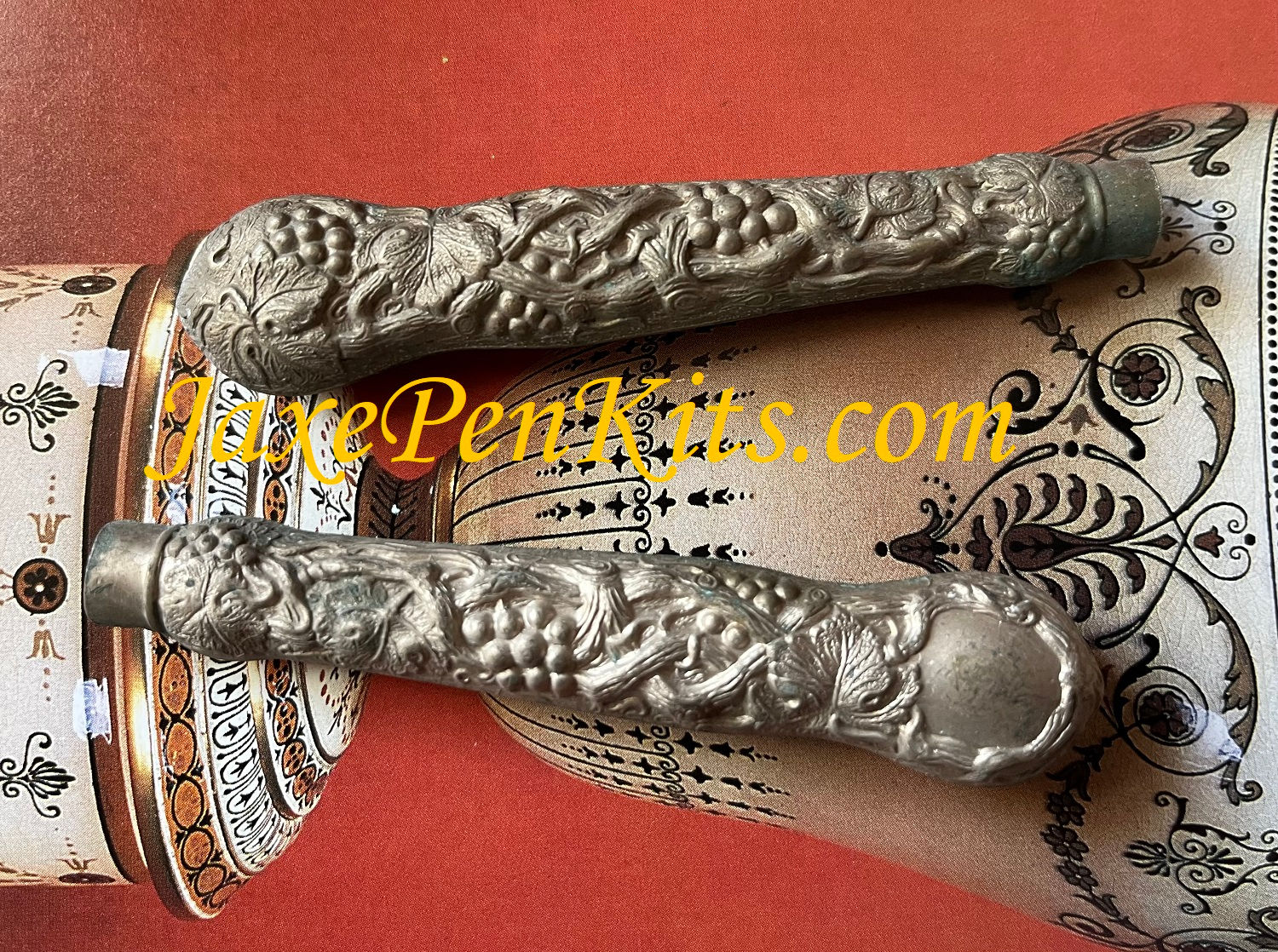 Cotelere Ltd of Sheffield Grape & Vine Handle 3 1/2"