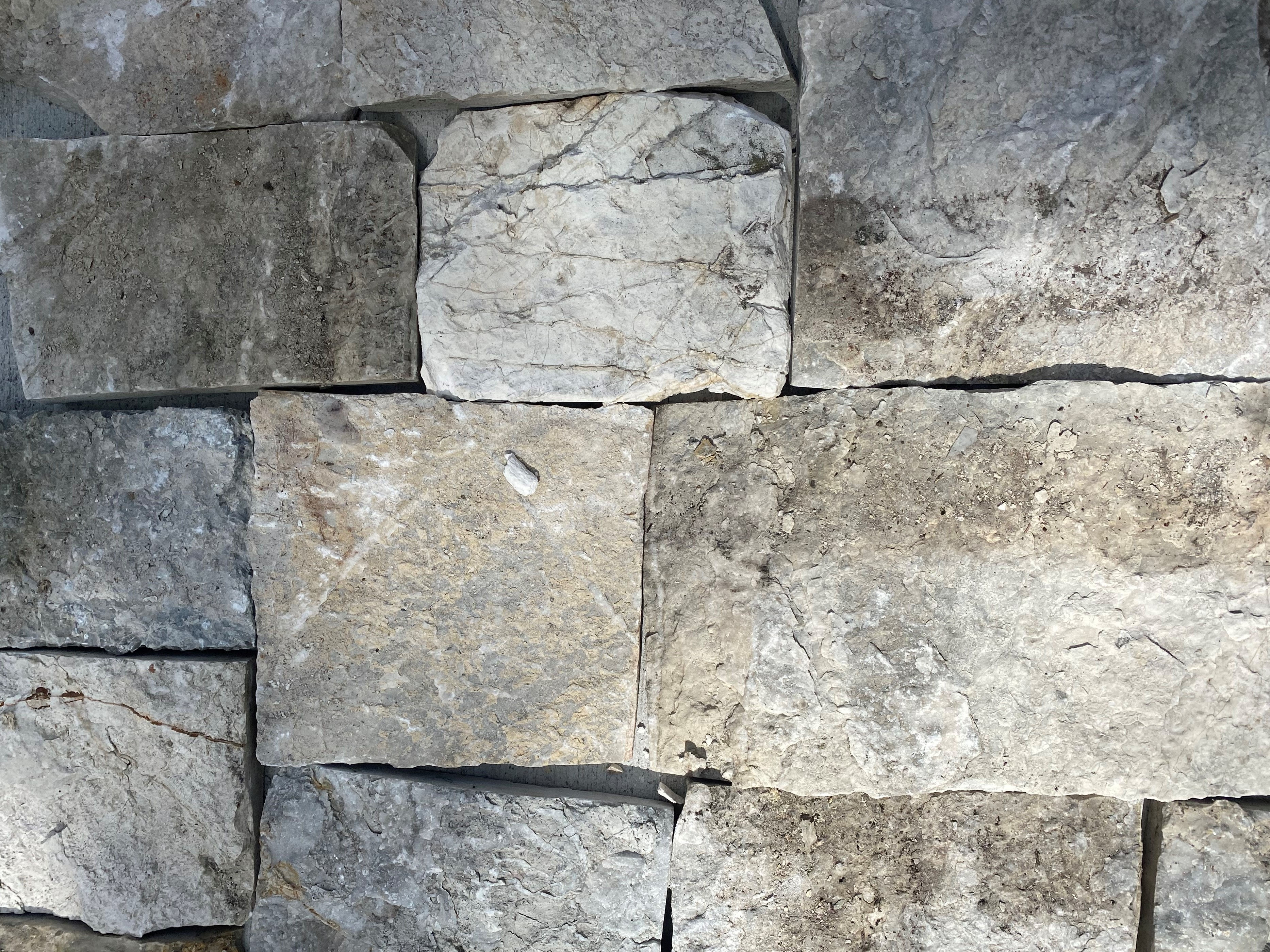 TEMPLE GRAY NATURAL SPLITFACE LOOSE STONE VENEERS - 100sq.ft/pallet