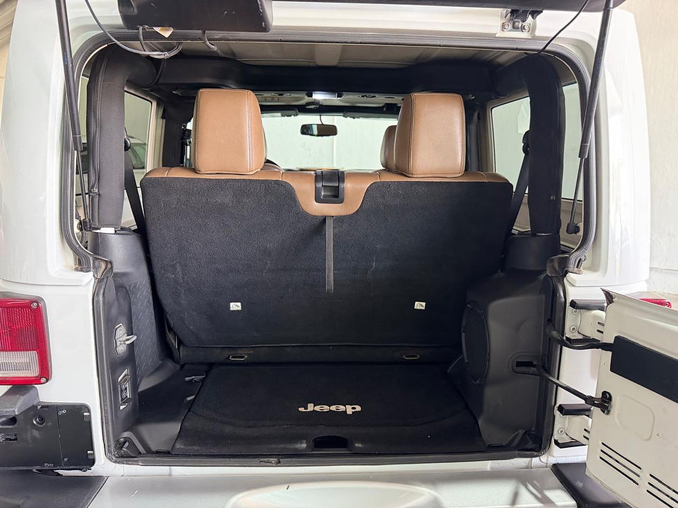 Miniatura: Jeep Wrangler Sahara 4x4 2014