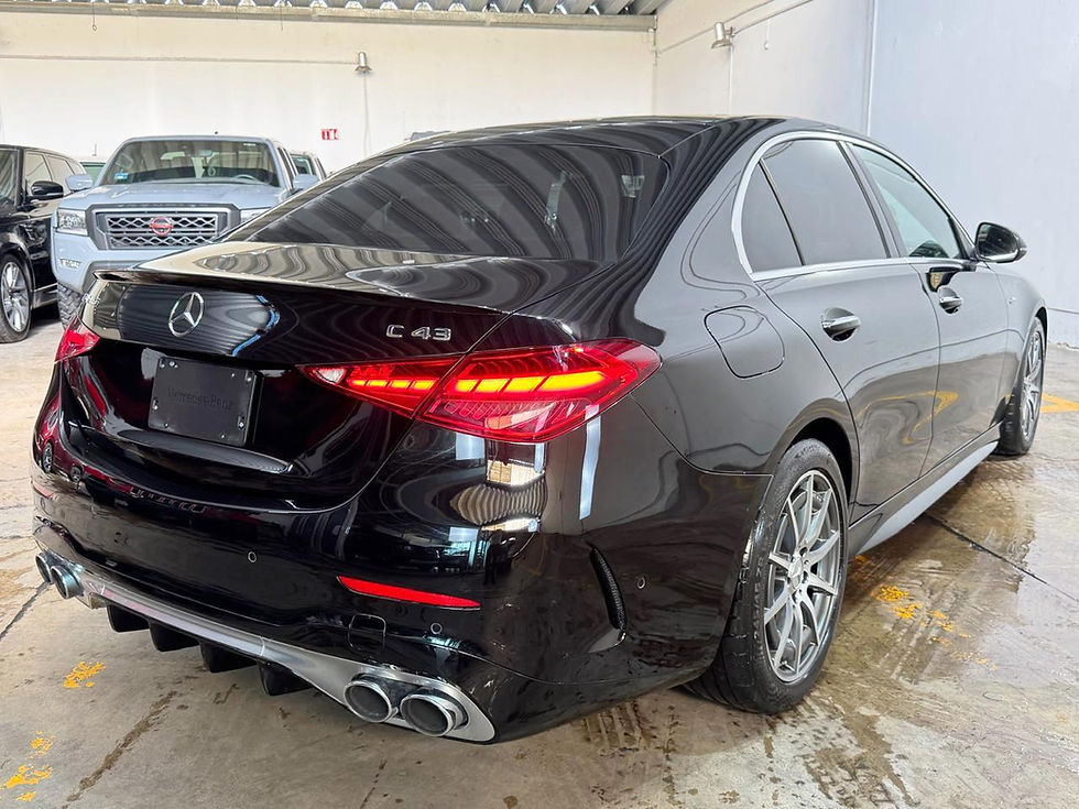 Miniatura: 2023 Mercedes-AMG C43