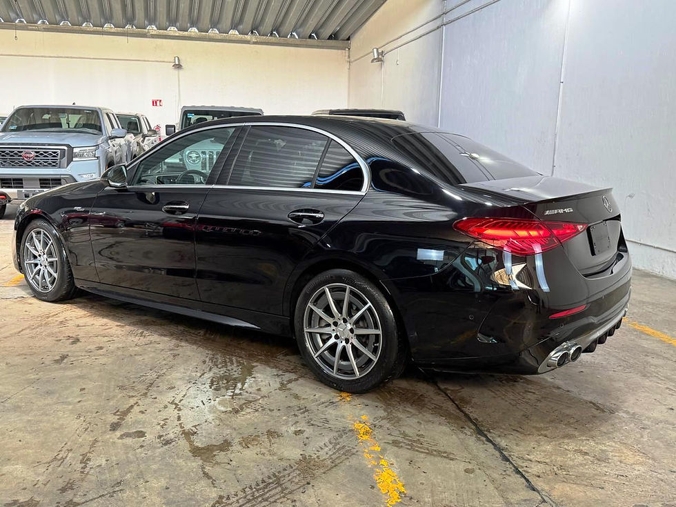 Miniatura: 2023 Mercedes-AMG C43