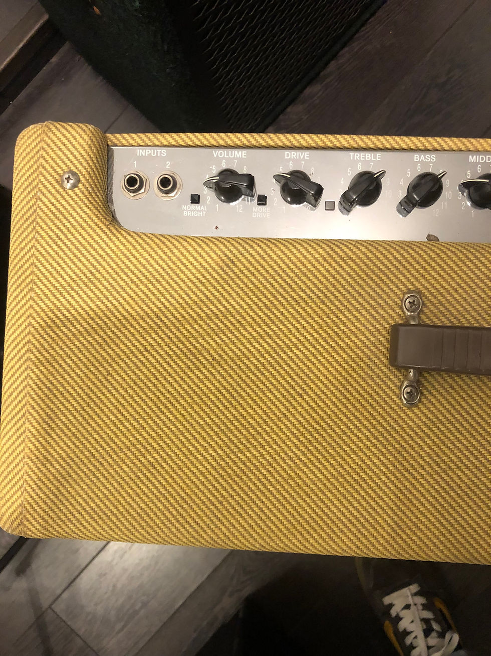 Miniature : AMPLI FENDER DE VILLE AVEC ROULETTES