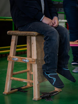 pose de photographie scolaire assise