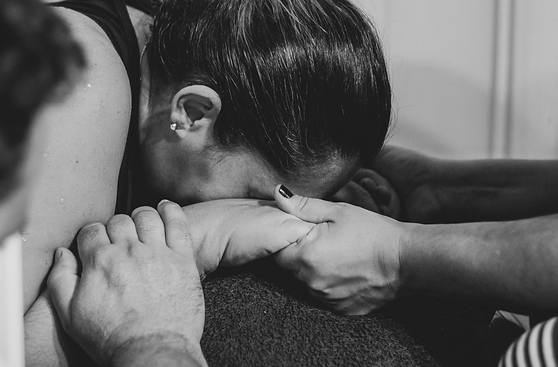 Doula guiding breathing techniques for expectant mother in Kansas City birth session