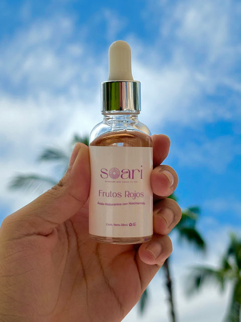 Acido Hialuronato con Niacinamida y Frutos Rojos 