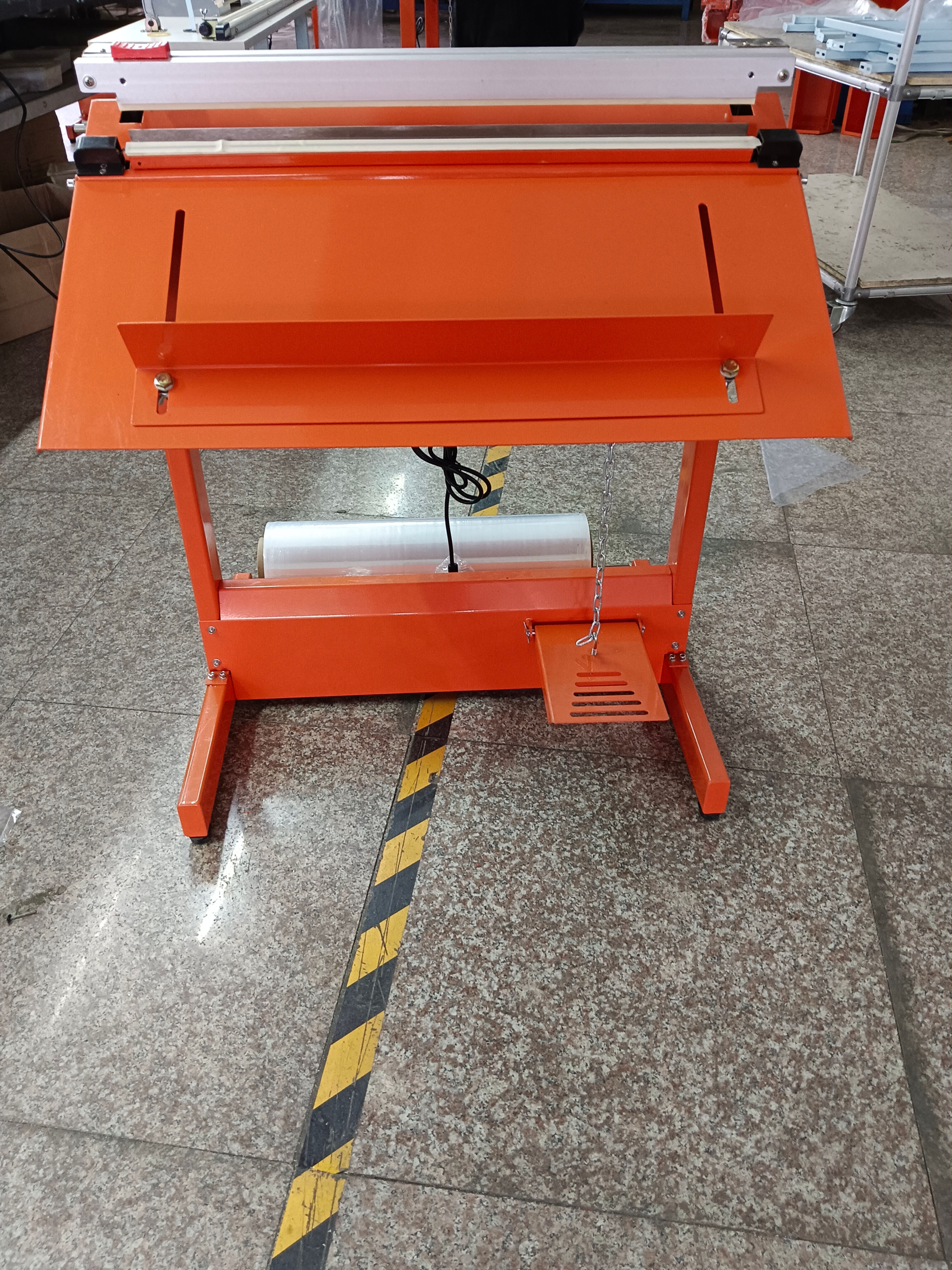 Pedal Sealing Machine With Cutter