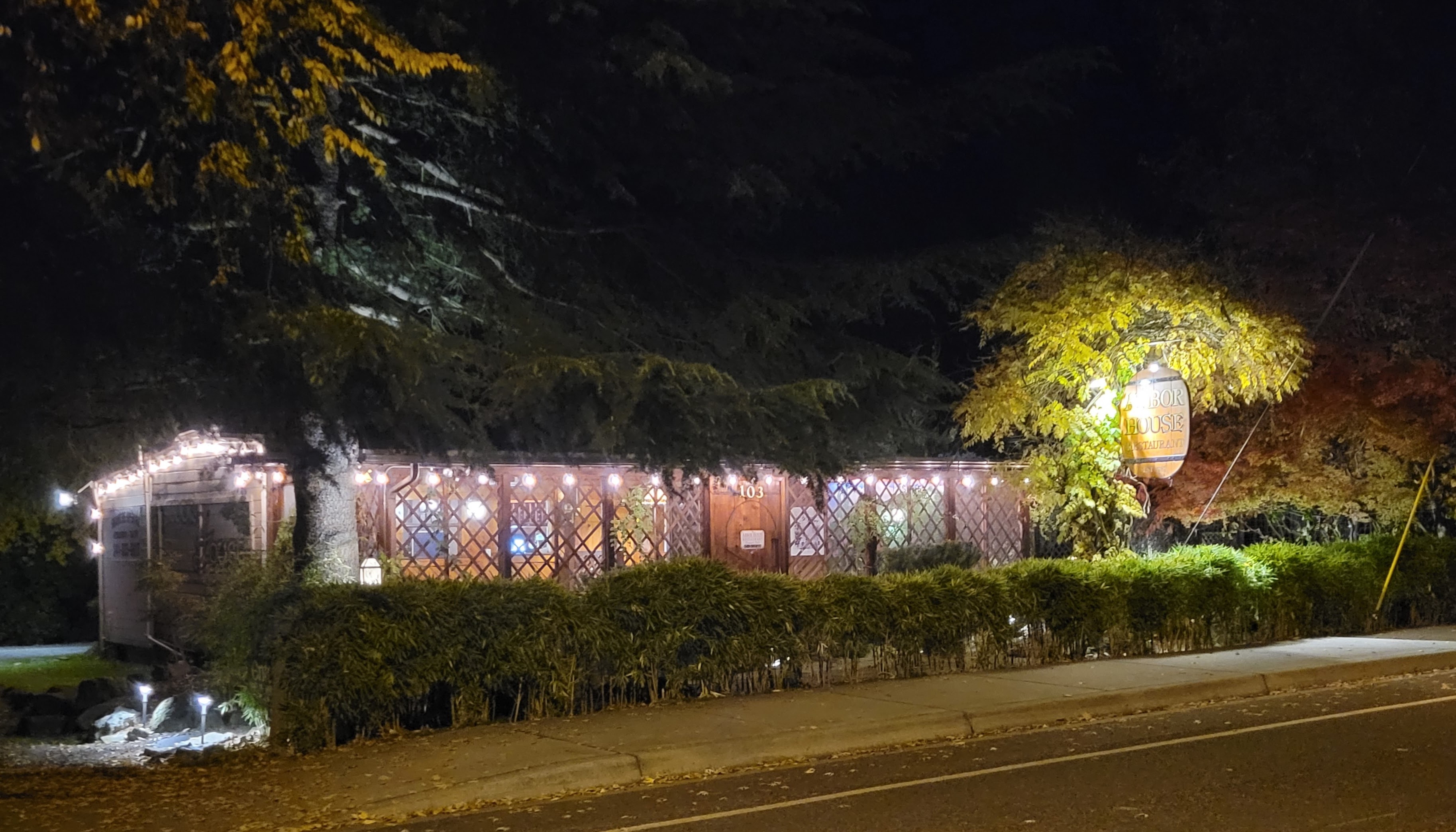 Arbor House Restaurant - Restaurante in Talent, OR