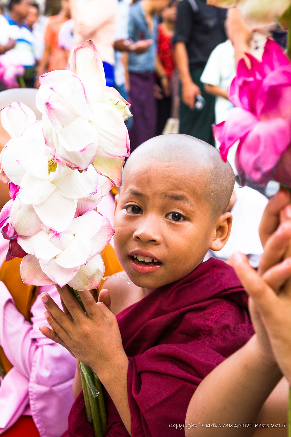 Kid praying - Yangon - Myanmar