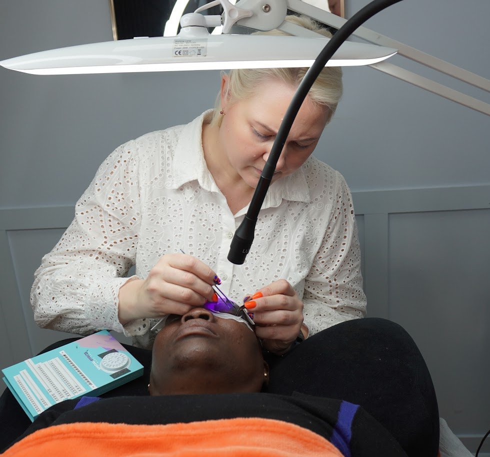 led uv lash extensions london