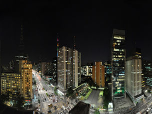 Avenida Paulista à noite, em São Paulo