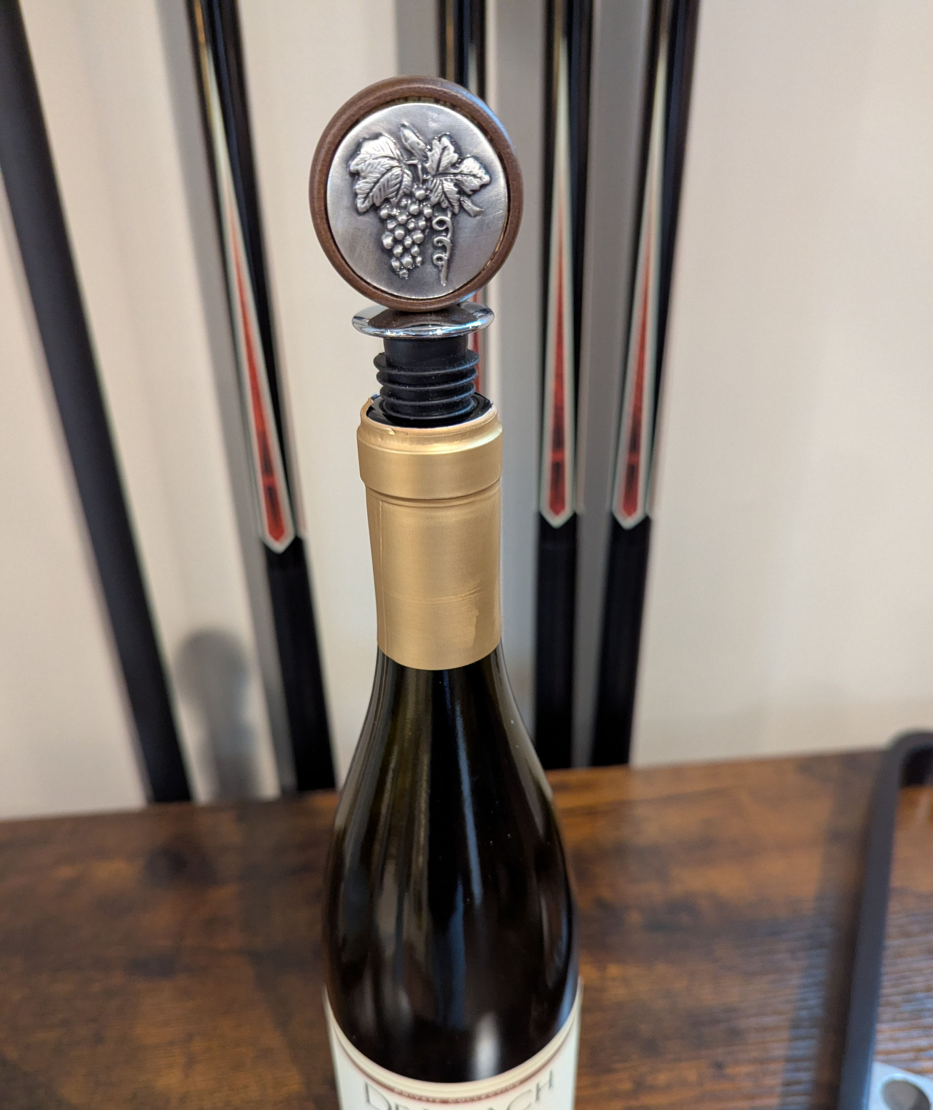 Medallion Bottle Stopper – Grapes Design for Wine, Oil, and Vinegar Bottles