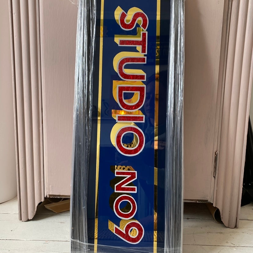 Thumbnail: Medium sized signs