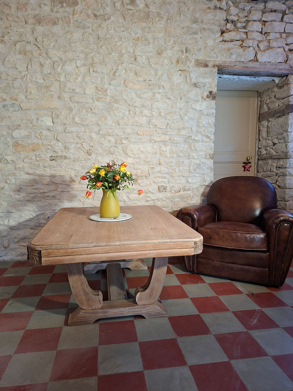 Miniature : Piètement sculpté Art Déco en bois massif, table basse artisanale réalisée à Mirebeau, près de Poitiers
