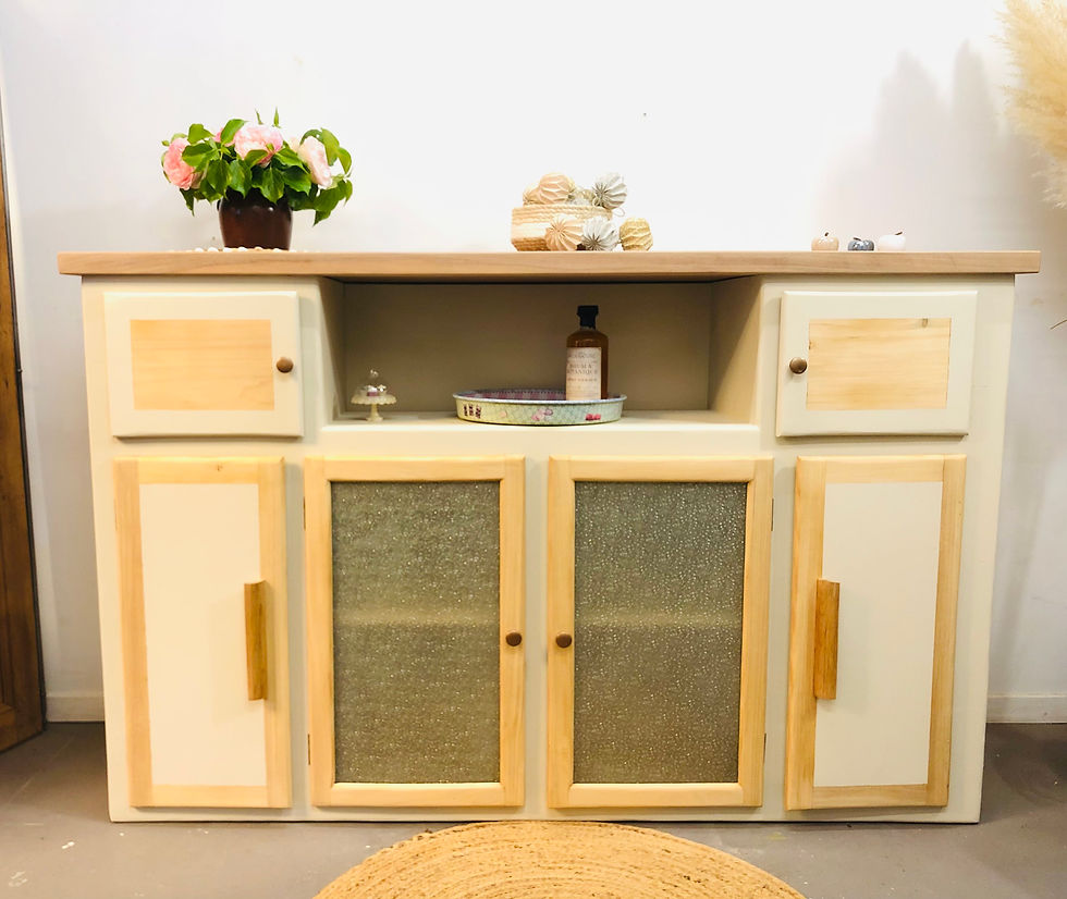 Buffet bar vintage en bois restauré à la main à Berrie 86120, meuble Mado relooké